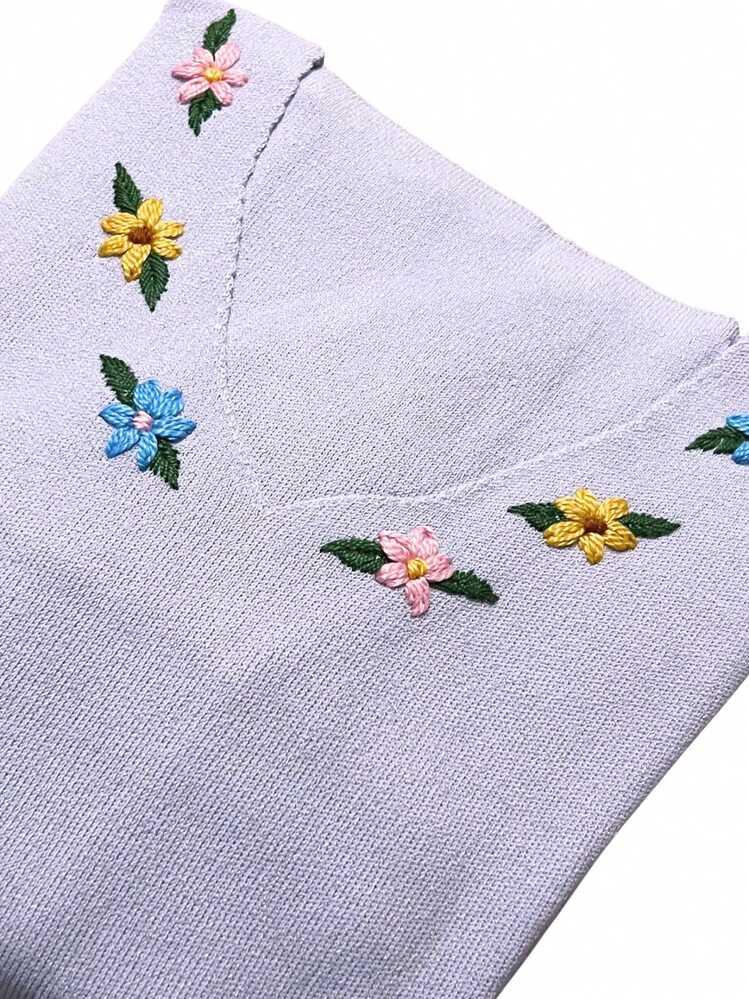 Blusa Feminina em Tricô com Bordado Floral Fio Premium Malha Confortável e Elegante - Lavanda - Visão 3