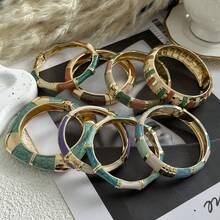 Vintage luxuriöse, goldfarbene, emaillierte, mehrfarbige, breite, übertriebene personalisierte Manschetten-Armband, geeignet für modebewusste Frauen, passend für Nachtclub, Musikfestival, Party, Junggesellinnenabschied, Bridal-Shower, Abschlussfeier und täglichen Gebrauch, ein Schmuckgeschenk für Bohème-Mode-Liebhaber - Verschiedenfarbig - Übersicht 6