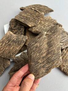 10g Premium Adlerholz, große Adlerholzstücke, Nha Trang Adlerholz, natürliches Adlerholz, süßer und aromatischer Duft, ideal für hochwertige Räuchergefäße. Der elegante und angenehme Adlerholzduft ist rauchlos und nicht reizend, langanhaltend. Geeignet für Aromatherapie, Luftreinigung, Entspannung von Körper und Geist. Eine ideale Wahl für Geschenke zu Feiertagen, für Zuhause und im Büro. - Große Stücke Adlerholz - Übersicht 4