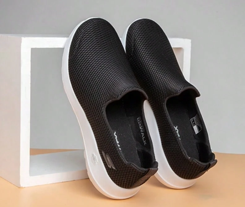 Skechers 男士新款透气网面鞋，耐穿软底运动鞋 - 黑與白 - 查看 1