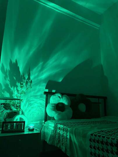 1个7色北极光投影灯，带遥控器，USB供电，7种RGB颜色，轻巧ABS材质，适用于卧室、书房或摄影工作室装饰，卧室夜灯 | 柔和照明 | USB供电灯