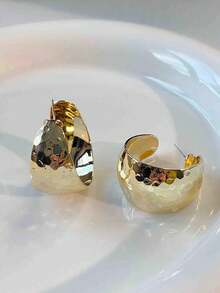 1 Pair Textured Wide C-Shape Hiphop Earrings For Teenagers - Style 1 - View 4