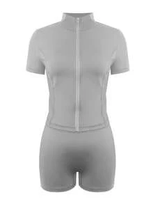 LovelyWholesale Bộ đồ tập yoga nữ kiểu dáng thường ngày, áo ngắn tay cổ đứng có khóa kéo và quần short, trang phục thể dục mùa hè thanh lịch. - Màu Xám nhạt - Xem 5