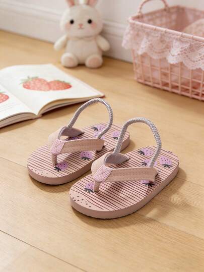 1 Pair Girls' Fashionable Cute Pink Strawberry Print Flat Comfortable Lightweight Casual Slippers, Suitable For Summer Beach, Home, Bathroom, Outdoor Play And Children's Parties (Random Pattern)