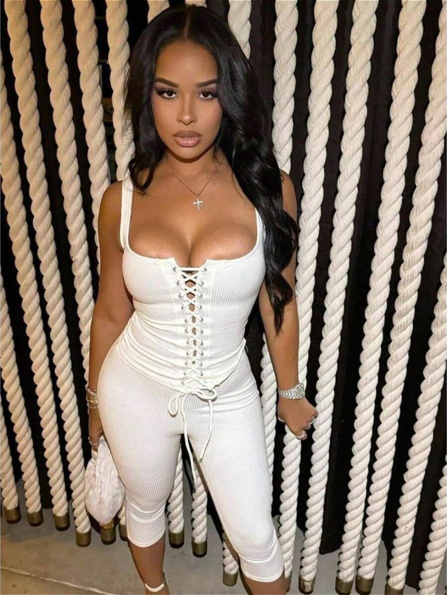 Women's Suit: Fashionable Fall-winter Cool Girl with A Tie At The Chest, A Small Backless Top, and Fitted Solid-color Pants Set - Blanco - Ver 1