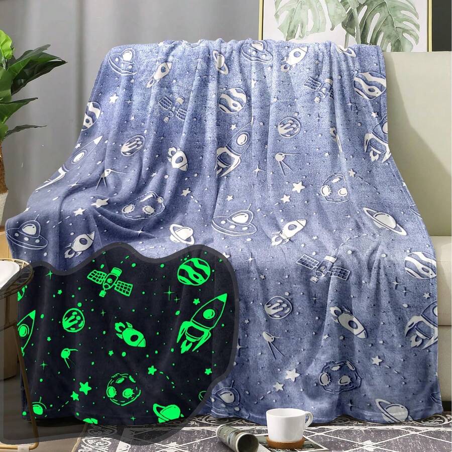 1 件法兰绒夜光毯，蓝色飞船图案，柔软可爱，可作床上用品/沙发毯/户外毯，生日礼物佳选
