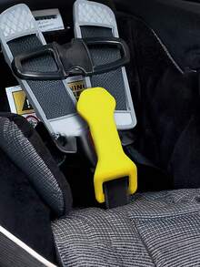 1pc Baby Car Safety Seat Belt Release Assist Tool - Child Car Seat Button Push-Style Unbuckle Tool - Multicolor - View 3