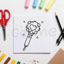GDTME [Serie de fans de K-Pop] 1 libro para colorear para adultos, tamaño 7.9" X 7.9", con cubierta perlada y páginas gruesas, incluye 1 tarjeta de felicitación aleatoria. Las páginas interiores contienen varios dibujos a línea lindos relacionados con K-Pop, como lightsticks, álbumes y auriculares con lazos, con diseños simples y claros. - Libro para colorear - Ver 5