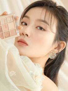 Dasique眼影盘，高显色度，持久不脱妆，易于涂抹，质地顺滑，纯素配方，无动物实验，圣诞礼物之选，时尚美妆品牌，返校季、婚礼、夏季、情人节、假期皆宜。 - 03 Nude Potion - 查看 6