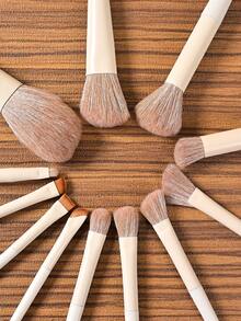 31件套专业化妆刷套装，包含柔软刷毛的化妆工具，包括化妆海绵、粉扑、硅胶化妆刷清洁垫、粉底刷、眼影刷、晕染刷和眉刷。 - 杏色 - 查看 5