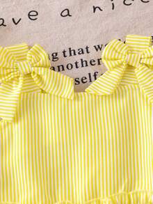 2pcs Baby Girl Sweet & Fresh Striped Ruffle Back Button Half-Placket Bow Strap Top And Bowknot Frayed Waist Elastic Waist Denim Pants Set - Yellow - View 4