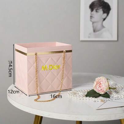 M.Dior 1pc Luxury Gold Chain Gift Box, Romantic Wedding Gift, Cosmetic Storage Box, Flower Shop Gift, Handmade Paper Box, Rectangular Gift Bag, Bouquet And Flower Bag, Floral Box, Handled Fresh Flower Gift Bag, Suitable For Flower Shops, Weddings, Mother's Day, Souvenirs And Other Occasions