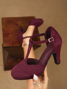 Giày cao gót nữ kiểu dáng quai chữ T, đế xuồng nhọn, mũi nhọn, kiểu Mary Jane thanh lịch, màu đỏ rượu vang, phù hợp cho công sở, đám cưới, gót dày khoét rỗng, chất liệu giả da lộn thoải mái. - Màu Đỏ Sâu - Xem 3