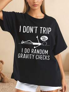 Camiseta negra con estampado divertido I DON'T TRIP I DO RANDOM GRAVITY CHECKS diseño gráfico de figura cayendo con burbuja Still Good estilo casual oversize manga corta corte holgado para mujer ideal para uso diario playa o paseos ligeros tejido 220g confortable y transpirable - Negro - Ver 1