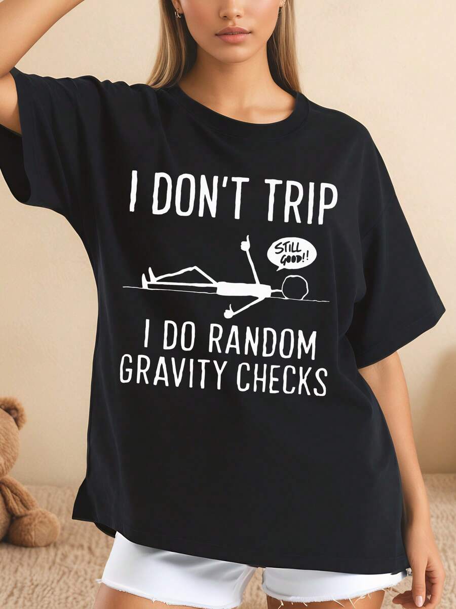 Camiseta negra con estampado divertido I DON'T TRIP I DO RANDOM GRAVITY CHECKS diseño gráfico de figura cayendo con burbuja Still Good estilo casual oversize manga corta corte holgado para mujer ideal para uso diario playa o paseos ligeros tejido 220g confortable y transpirable - Negro - Ver 1