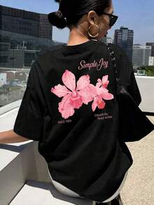 1PC "Simple Joy" Pink Flower Printed Women's Short Sleeved T-Shirt, With An American Minimalist/Romantic Design That Emphasizes Gentleness, Luxury, And Atmosphere. The Loose Fit Round Neck Short Sleeved T-Shirt Is Made Of Comfortable, Breathable, And Slightly Elastic Material, Suitable For Daily Outings, Commuting, Dating, And Other Scenes. - 黑色 - 查看 3