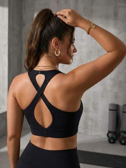 Zimi Collection 1pc XL-5XL Plus Size Women's Seamless Sports Bra, Black With Built-In Cups, Criss-Cross Back Hollow-Out Design, High Support For Yoga, Gym, Running, Workout