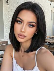 12英寸优雅短直波波头假发，采用耐热合成纤维制成，黑色中分，适合女性佩戴。这款黑色波波头假发非常适合日常聚会、角色扮演、送给女朋友的礼物，也适合派对、日常佩戴、音乐节等场合。（请注意佩戴和保养方式，由于拍摄时的光线和角度原因，实际产品颜色可能与图片略有差异。） - 黑色 - 查看 12