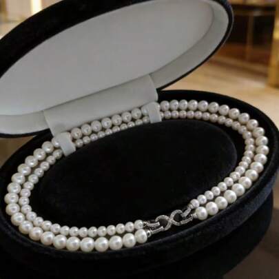 优雅的 8 形扣多佩戴双层水晶和珍珠项链 - 时尚性感，适合日常佩戴或特殊场合，是周年纪念或情人节的完美礼物