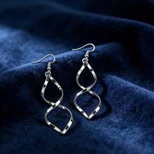 Geometric Wave Dangle Earrings, Y2K Minimalist Fashion Earrings For Daily & Party, Chic Simple Design Women's Jewelry Gift & Accessories Wave Dangle Earrings / Y2K Minimalist Geometric Earrings For Women / Casual & Party Fashion Jewelry / Lightweight Simple Design Gift & Accessories - Bạc - Xem 1