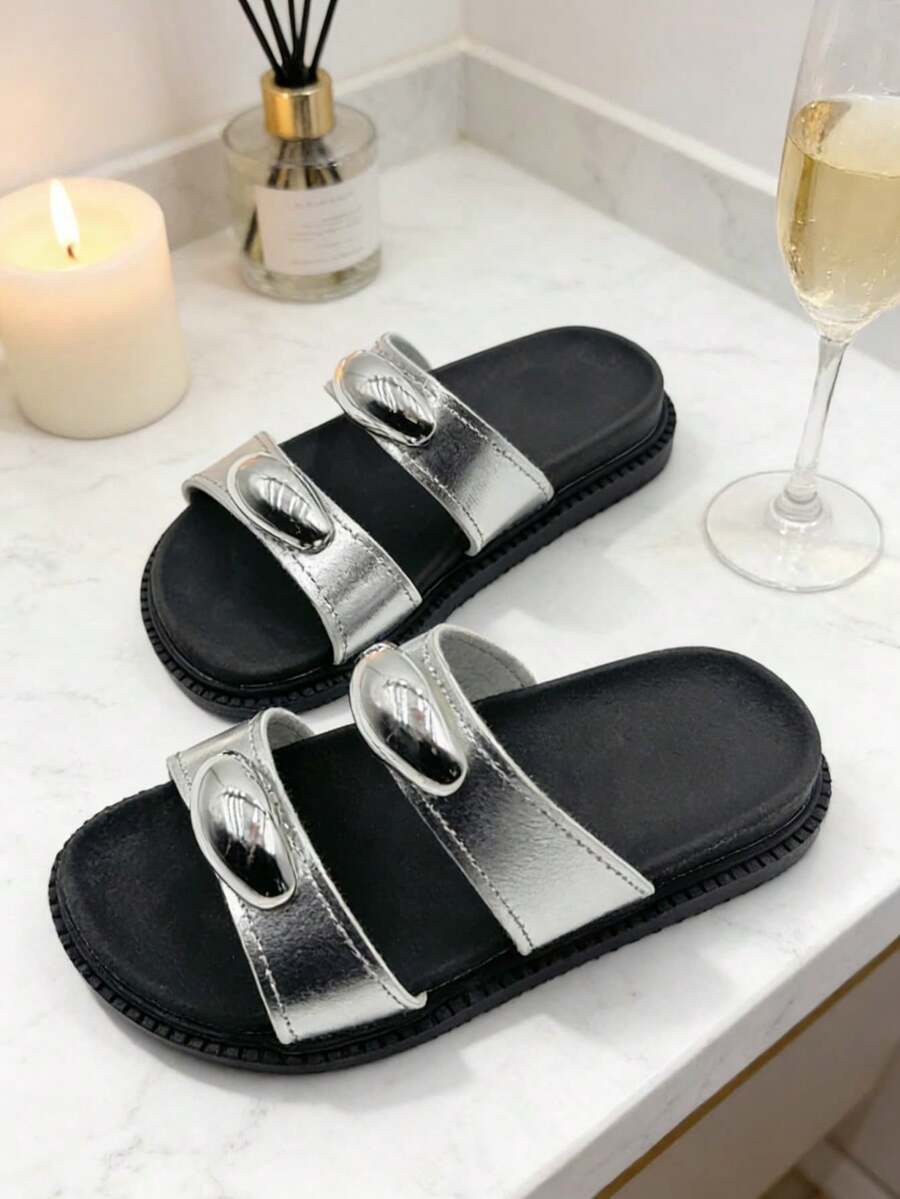 1 Pair 3-10 Years Old Girls' Black & Silver Metallic Buckle Sandals, Soft PU Non-Slip Thick Sole Open Toe Double Strap Flat, Fashionable Luxury Style, Summer Outdoor/Daily Wear - Silver - View 1