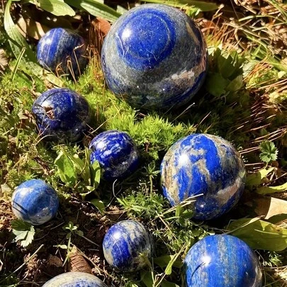 1 quả cầu đá Lapis Lazuli, quả cầu pha lê màu xanh dương, thích hợp để trang trí nhà cửa, làm quà tặng sinh nhật, quà Giáng sinh, làm mẫu trang sức, sưu tập pha lê.