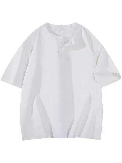 1件男士白色灰色亨利领短袖T恤，针织面料，透气吸湿，抗皱，复古风格休闲舒适短袖T恤，适合日常通勤和轻度社交场合。