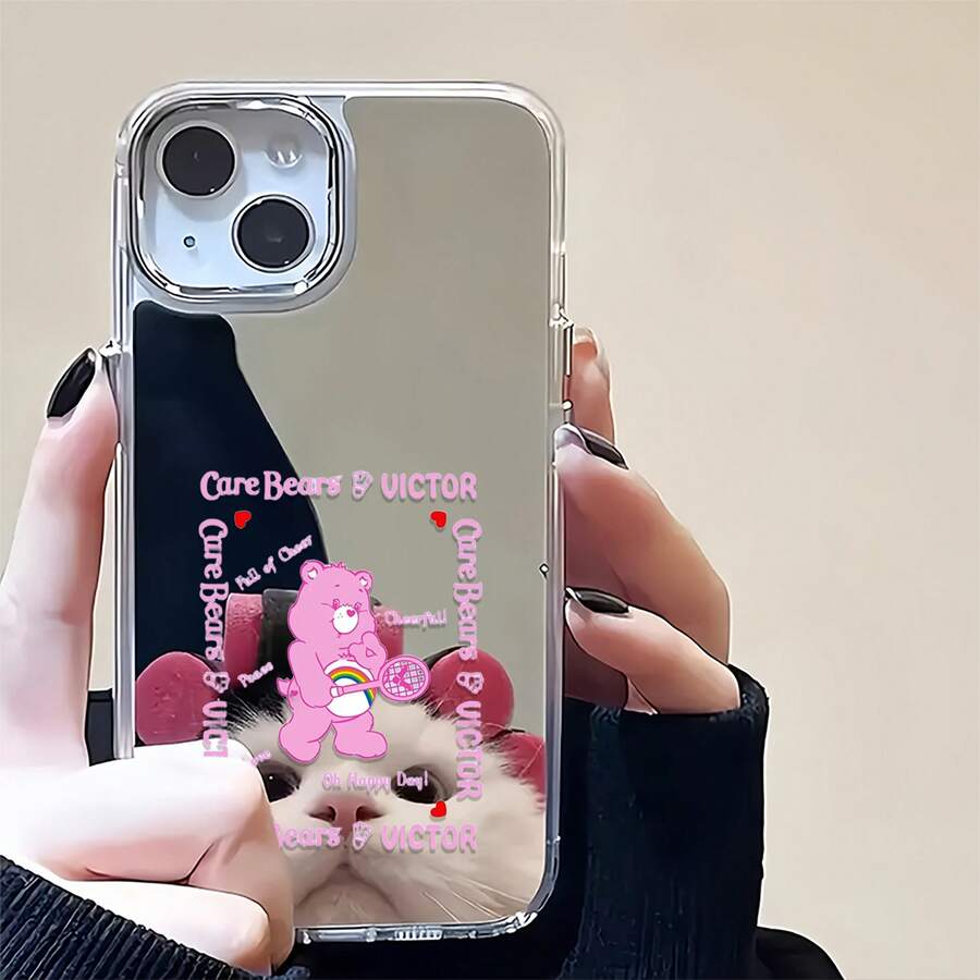 Funda para teléfono con espejo de los Osos Cariñositos, un alegre jugador de tenis. También funciona como espejo y es compatible con 17, 16 Pro Max, 15 Pro Max, 13 y 12. Fabricada en TPU resistente para mayor protección contra golpes y caídas. Regalo perfecto para familiares, amigos, celebraciones navideñas, parejas y ocasiones especiales como Navidad, citas o cumpleaños. - Plateado - Ver 1