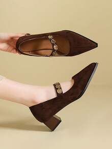 Sepatu hak tebal runcing warna kontras hitam terbaru 2026, versi Korea, sepatu Mary Jane hak sedang dengan gesper logam untuk wanita. - Coklat - View 10
