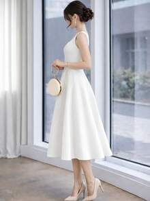 Women's Midi Dress With Square Neckline And Defined Waist - 白色 - 查看 2
