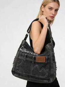 这款全新极简主义牛仔新月形单肩包采用贴袋和字母装饰，轻巧便携。包身配有可调节肩带，纯色休闲百搭，采用做旧水洗牛仔面料，并融入街头牛仔元素。此外，这款包还附赠一个红色心形吊坠，适合购物、外出、约会、商务旅行、旅游、聚会和日常通勤等各种场合。 - 黑色 - 查看 6