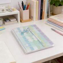 Este conjunto de caderno verde inclui um caderno espiral A5, ideal para trabalho, negócios, viagens e uso no escritório. O caderno vem com uma caneta e etiquetas coloridas para anotações, convenientes para registrar e planejar compromissos a qualquer hora e em qualquer lugar. Alta qualidade. - Multicolorido - Ver 6