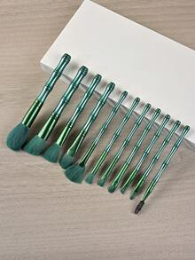 34件套专业化妆刷套装，包含柔软刷毛的化妆工具，包括化妆海绵、粉扑、硅胶化妆刷清洁垫、粉底刷、眼影刷、晕染刷和眉刷。 - 綠色 - 查看 3