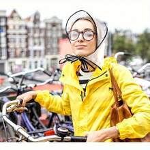 1 chiếc mũ mưa PVC gấp gọn dành cho nữ. Trong suốt và chống thấm nước, có thể chống mưa hiệu quả. Chất liệu không dệt, có thể giặt tay, thiết kế nhỏ gọn phù hợp cho du lịch. Rất thích hợp cho những ngày mưa. Quà tặng Ngày của Mẹ, Trang trí phòng ngủ, Vườn, Trang trí nhà bếp, Mùa hè, Bãi biển, Vật dụng cần thiết khi đi du lịch, Trang trí phòng, Mềm mại, Tốt nghiệp. - 1 mảnh màu đen - Xem 6