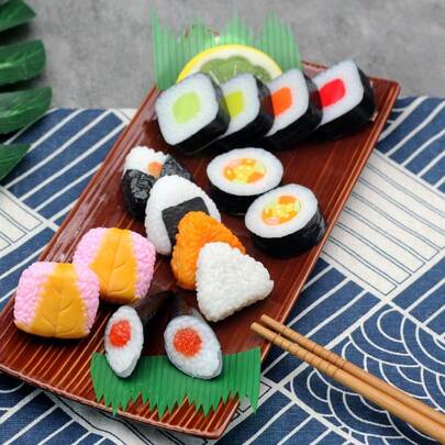 1 pieza Modelo de bola de arroz de sushi de salmón hiperrealista - Nuevo 2026 - Decoración de cocina japonesa para escaparate de restaurante y utilería fotográfica - Regalo perfecto para cumpleaños, niño, niña, Pascua, Día de San Valentín