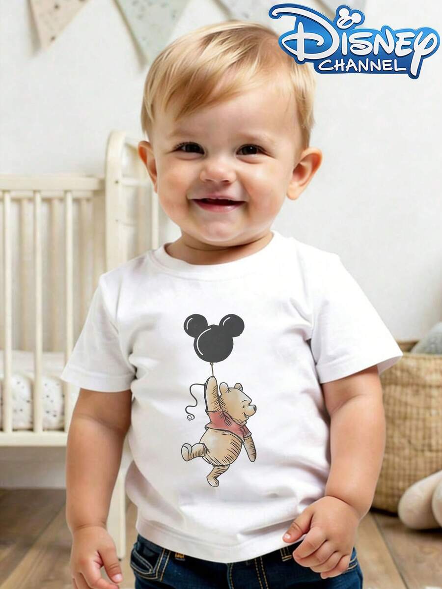 This Casual And Simple Crew-Neck Short-Sleeved T-Shirt Features A Disney Winnie The Pooh Design Hanging From A Mickey Mouse Ear-Shaped Balloon, And Is Designed For Both Baby Boys And Girls, Making It Ideal For Summer Wear. - 白色 - 查看 1