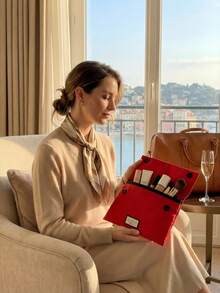 Gucci Women's Red Cosmetic Bag, Large Capacity Portable Handbag, Convenient Storage, Vintage Elegant, Suitable For Outdoor Carry - Red - View 3