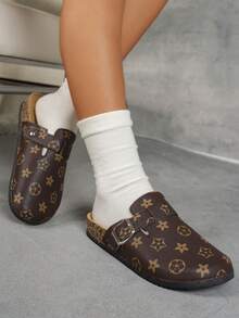 女士新款奢华复古印花闭趾穆勒鞋，搭扣软底舒适拖鞋，室内外皆宜，简约高端休闲鞋，适合春、夏、秋季穿着，日常通勤和休闲放松皆可穿着。 - 棕色 - 查看 3