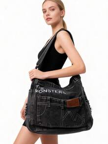 这款全新极简主义牛仔新月形单肩包采用贴袋和字母装饰，轻巧便携。包身配有可调节肩带，纯色休闲百搭，采用做旧水洗牛仔面料，并融入街头牛仔元素。此外，这款包还附赠一个红色心形吊坠，适合购物、外出、约会、商务旅行、旅游、聚会和日常通勤等各种场合。 - 黑色 - 查看 8