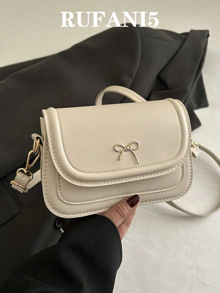 Túi đeo chéo mini thời trang màu trơn, kiểu dáng yên ngựa, đa năng dành cho nữ, có nơ kim loại trang trí, thích hợp để đi mua sắm, đựng ví, đi chơi thường ngày, lý tưởng cho phụ nữ trẻ, sinh viên đại học, người mới bắt đầu sự nghiệp, các quý cô văn phòng. Cũng thích hợp cho văn phòng, trường đại học, công việc, kinh doanh, đi lại, hoạt động ngoài trời, du lịch và dã ngoại, túi xách nơ thời trang, vật dụng thiết yếu cho phụ nữ. - trắng - Xem 1