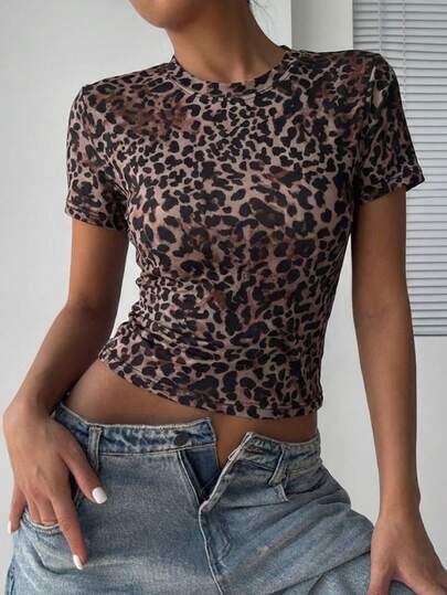 1 pieza Camiseta de manga corta ajustada con cuello redondo y estampado de leopardo para mujer en verano