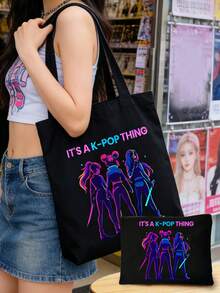 K-POP帆布手提袋，印有“This Is A K-POP Thing”字样和酷炫女偶像图案，大容量单肩手提包，手绘插画单肩包，粉丝周边礼品，通勤购物袋，可折叠大容量休闲杂货袋，适合各种场合，是旅行、演唱会、粉丝活动、派对、日常使用、生日礼物、偶像周边、节日礼物、演唱会礼物的理想之选。 - 彩色 - 查看 3