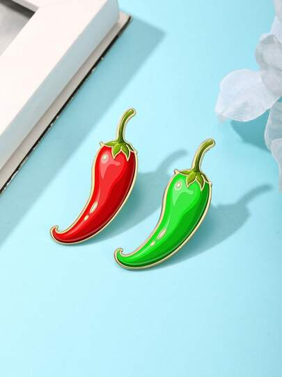 1 Ghim cài áo hình ớt đỏ và xanh lá cây rực rỡ bằng kim loại tráng men - Thiết kế bóng bẩy với hình dáng cong sống động, cuống xanh và viền vàng, ghim cài áo unisex dành cho người yêu thích ẩm thực và phong cách cay nồng, có thể dùng hàng ngày hoặc làm quà tặng, phụ kiện thời trang chủ đề rau củ nổi bật.