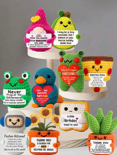 1件手工钩编桌面摆件，可爱卡通动植物造型，是送给闺蜜、生日、女友、姐妹、妈妈、奶奶、同事、家人、表达正能量、创意派对、感恩节、情人节、感恩节等场合的理想礼物。