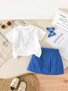 2 piezas Conjunto casual y cómodo para niñas, Blusa con estampado de mariposa + Falda plisada con decoración de moño en efecto denim, Conjunto casual de verano - Azul - Ver 3