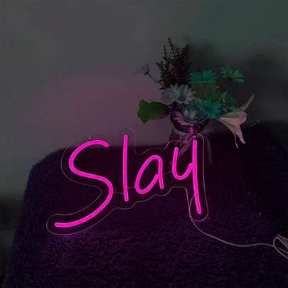 1pc Acrylic "Slay" Neon Sign, Uniform Soft Lighting, Smooth Lettering, Easy Installation (Includes USB Cable + Mounting Hook). Sweet & Edgy Style, Fuchsia Artistic Font, Dynamic Asymmetrical Shape, Smooth Edges, Soft Non-Flickering Lighting. Suitable For Bedroom Decor, Bachelorette Party, Birthday Celebration, New Year's Eve, Creating A Ambiance.