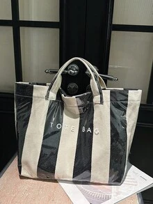 现代百搭的撞色手提包，专为女性设计；时尚高品质的PVC防水通勤包，休闲百搭的都市通勤手提包，适合购物、旅行和日常使用；实用轻便的大容量沙滩包，采用魔术贴封口；防水PVC材质的夏季沙滩包；是送给朋友、购物、约会、通勤、摄影和度假旅行的完美礼物。 - 黑色 - 查看 2