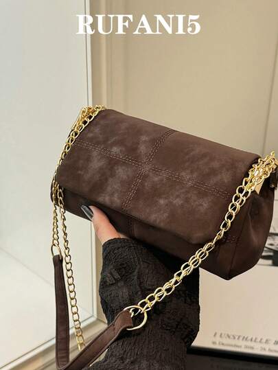 Bu yeni, düz renkli süet tek omuz çantası, alışveriş, cüzdan saklama ve günlük geziler için uygun, klasik ve çok yönlü, altın zincirli bir çapraz askılı çantadır. Özellikle genç kadınlar, üniversite öğrencileri, kariyerine yeni başlayanlar ve beyaz yakalı profesyoneller için idealdir. Ofis, üniversite kampüsü, iş, iş seyahati, işe gidip gelme, açık hava etkinlikleri, seyahat ve diğer birçok durum için çok uygundur.