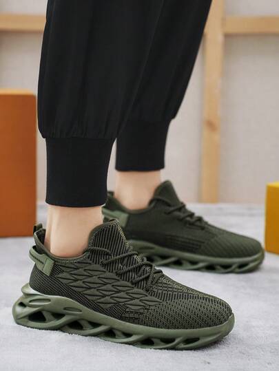 男士春夏新款纯色军绿色针织网面系带休闲跑步鞋，简约设计镂空鱼鳞纹鞋底，舒适日常通勤运动鞋