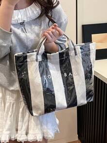 现代百搭的撞色手提包，专为女性设计；时尚高品质的PVC防水通勤包，休闲百搭的都市通勤手提包，适合购物、旅行和日常使用；实用轻便的大容量沙滩包，采用魔术贴封口；防水PVC材质的夏季沙滩包；是送给朋友、购物、约会、通勤、摄影和度假旅行的完美礼物。 - 黑色 - 查看 3